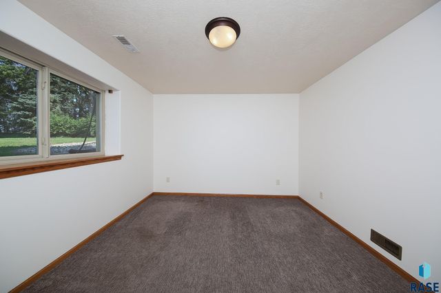 25569 470th Ave Avenue, Crooks, SD 57020