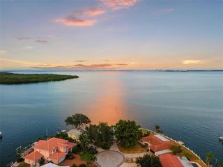 2096 IOWA AVENUE NE, St Petersburg, FL 33703