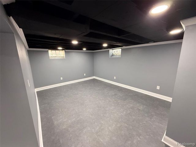 8459 Hazelton Street, Dearborn Heights, MI 48127