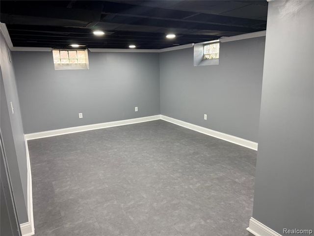8459 Hazelton Street, Dearborn Heights, MI 48127
