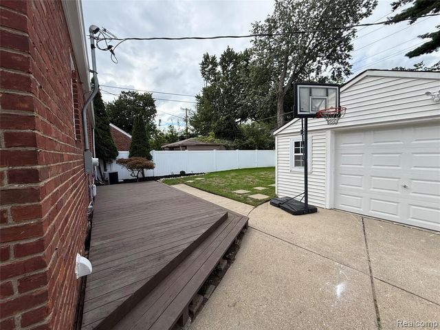 8459 Hazelton Street, Dearborn Heights, MI 48127
