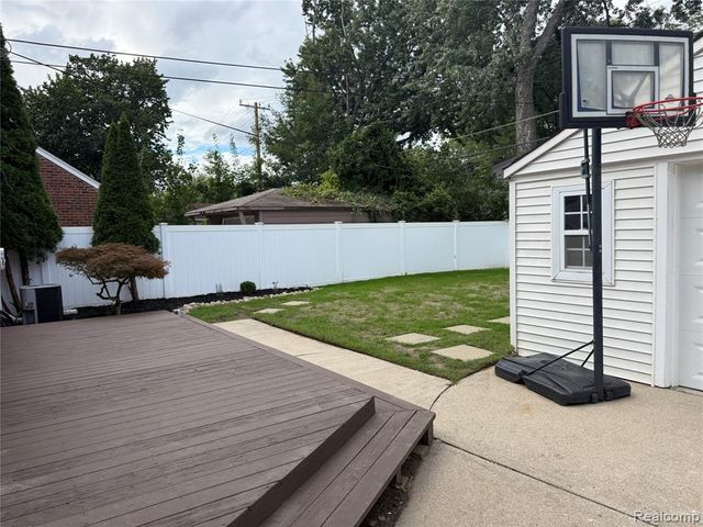 8459 Hazelton Street, Dearborn Heights, MI 48127