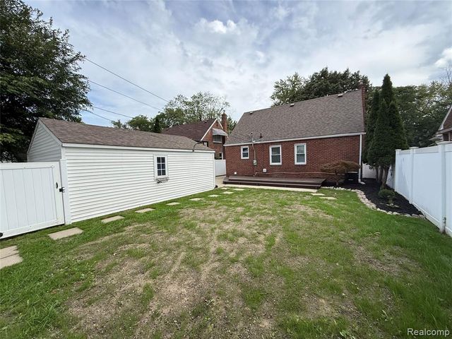 8459 Hazelton Street, Dearborn Heights, MI 48127