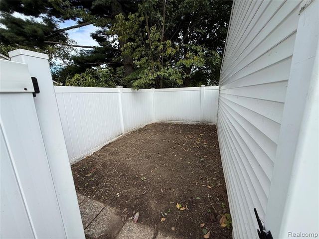 8459 Hazelton Street, Dearborn Heights, MI 48127