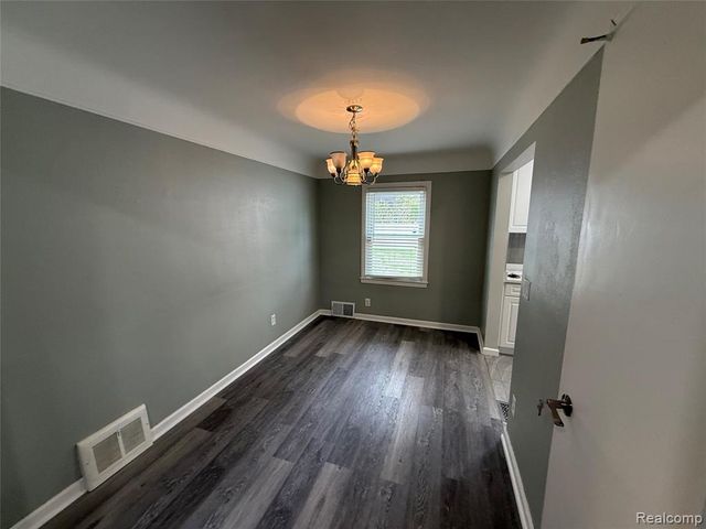 8459 Hazelton Street, Dearborn Heights, MI 48127