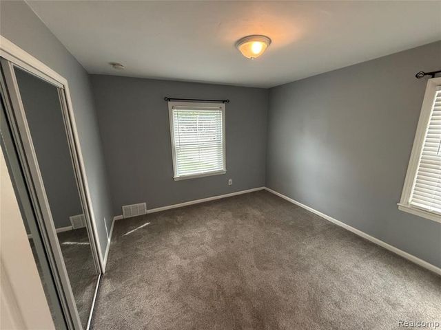 8459 Hazelton Street, Dearborn Heights, MI 48127
