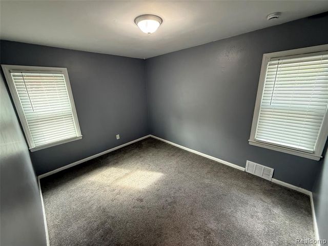 8459 Hazelton Street, Dearborn Heights, MI 48127