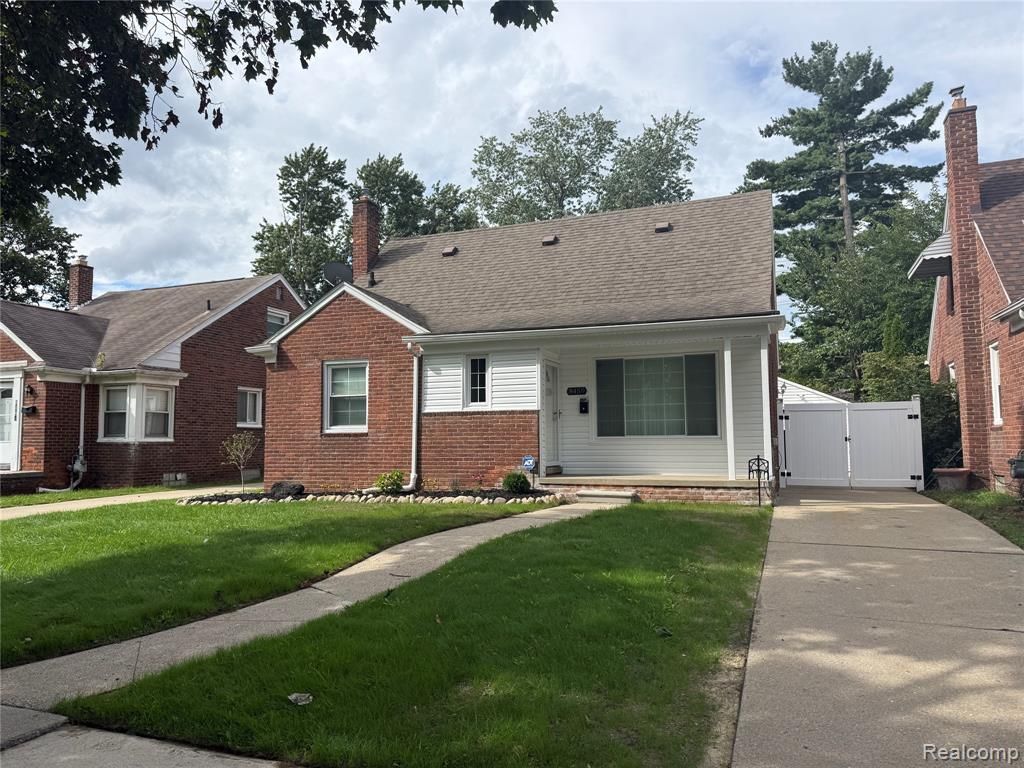 8459 Hazelton Street, Dearborn Heights, MI 48127