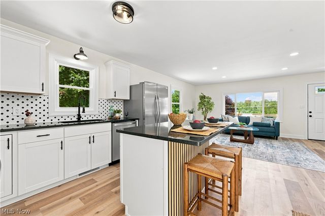 1990 Connect Road, Norton, OH 44203