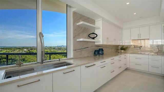 415 L AMBIANCE DRIVE E507, Longboat Key, FL 34228