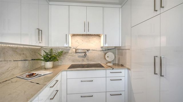 415 L AMBIANCE DRIVE E507, Longboat Key, FL 34228