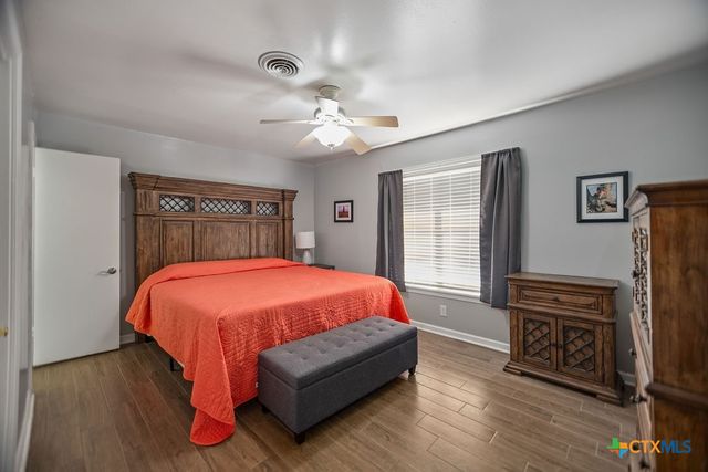 1315 Jackson Street, Port Lavaca, TX 77979