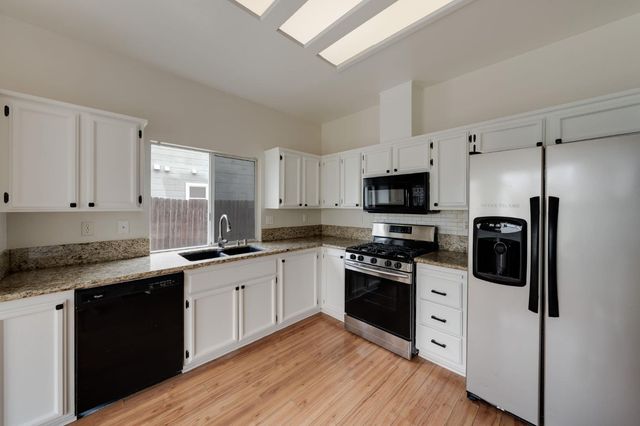 8977 E Valley Dr, Elk Grove, CA 95624