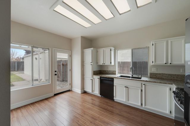 8977 E Valley Dr, Elk Grove, CA 95624