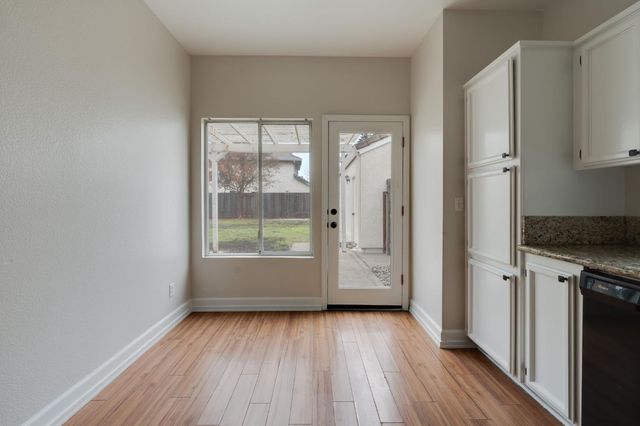 8977 E Valley Dr, Elk Grove, CA 95624