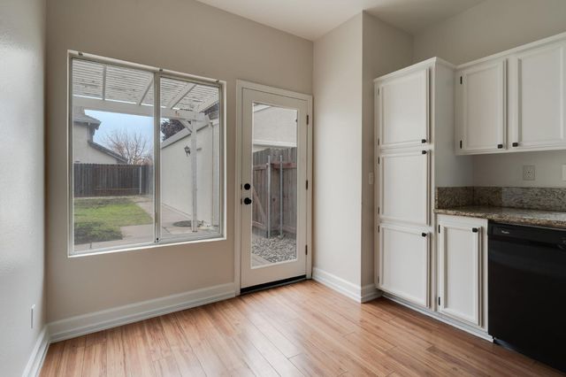 8977 E Valley Dr, Elk Grove, CA 95624