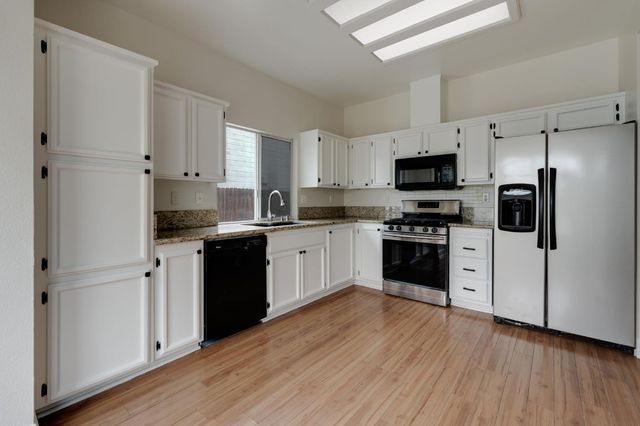 8977 E Valley Dr, Elk Grove, CA 95624