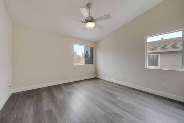 8977 E Valley Dr, Elk Grove, CA 95624