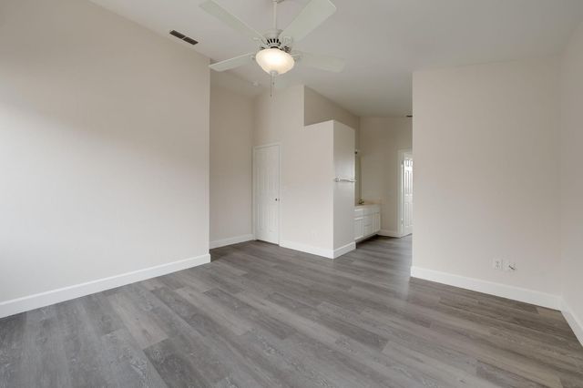 8977 E Valley Dr, Elk Grove, CA 95624