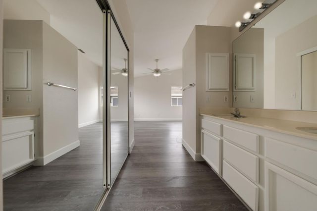 8977 E Valley Dr, Elk Grove, CA 95624