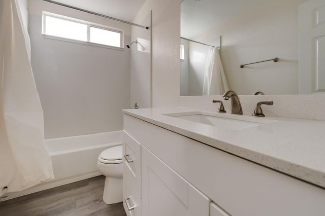 8977 E Valley Dr, Elk Grove, CA 95624