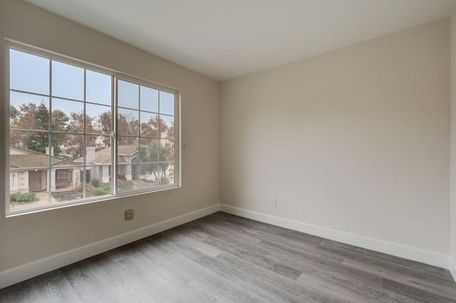 8977 E Valley Dr, Elk Grove, CA 95624