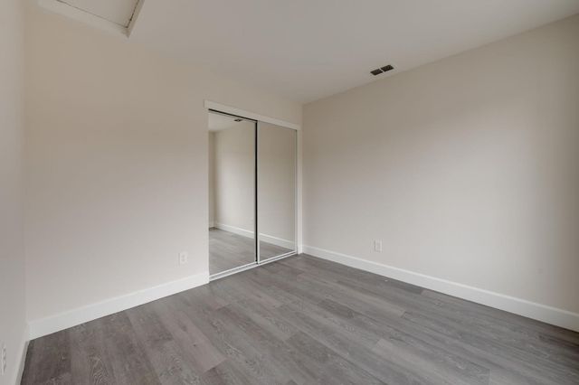 8977 E Valley Dr, Elk Grove, CA 95624