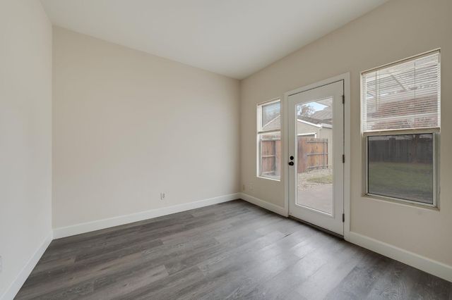 8977 E Valley Dr, Elk Grove, CA 95624