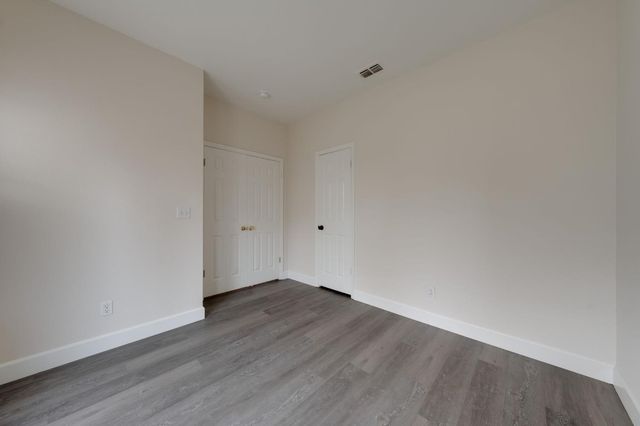 8977 E Valley Dr, Elk Grove, CA 95624