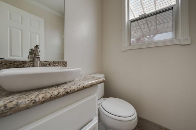 8977 E Valley Dr, Elk Grove, CA 95624