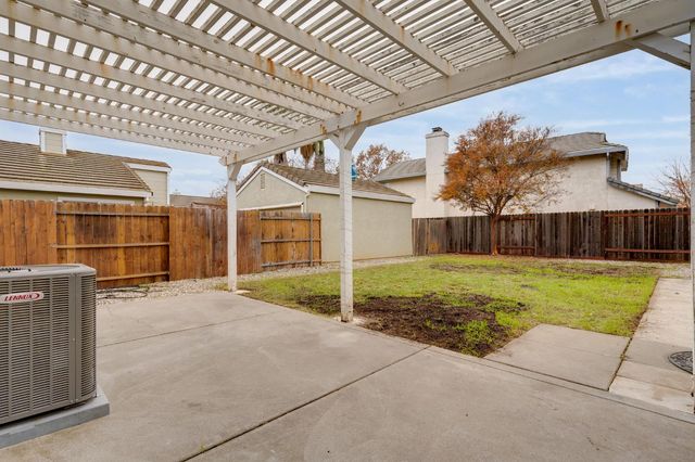 8977 E Valley Dr, Elk Grove, CA 95624