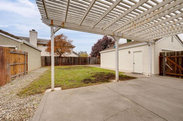 8977 E Valley Dr, Elk Grove, CA 95624
