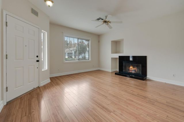 8977 E Valley Dr, Elk Grove, CA 95624