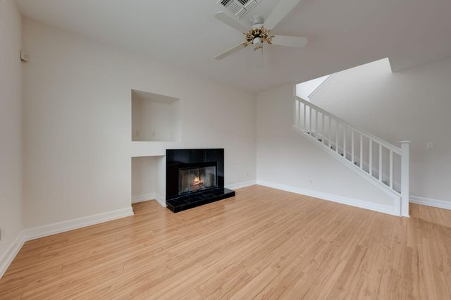 8977 E Valley Dr, Elk Grove, CA 95624