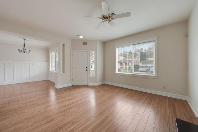 8977 E Valley Dr, Elk Grove, CA 95624