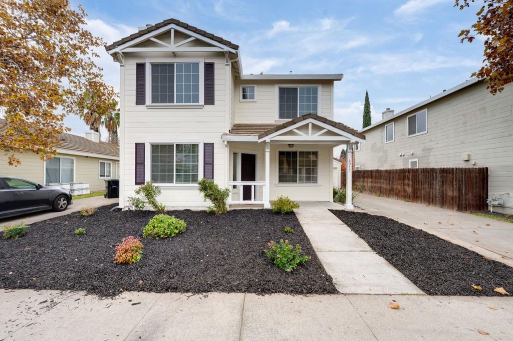 8977 E Valley Dr, Elk Grove, CA 95624