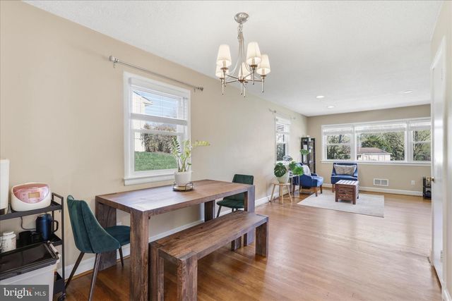 100 TAPAWINGO RD SE, Vienna, VA 22180