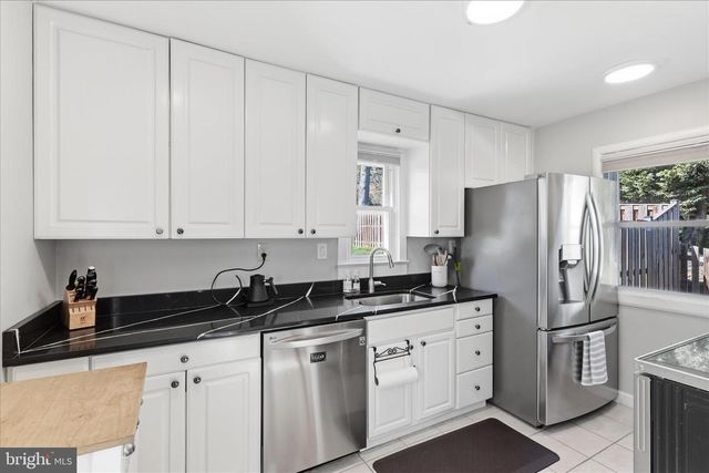 100 TAPAWINGO RD SE, Vienna, VA 22180