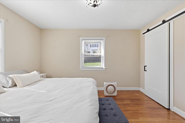 100 TAPAWINGO RD SE, Vienna, VA 22180