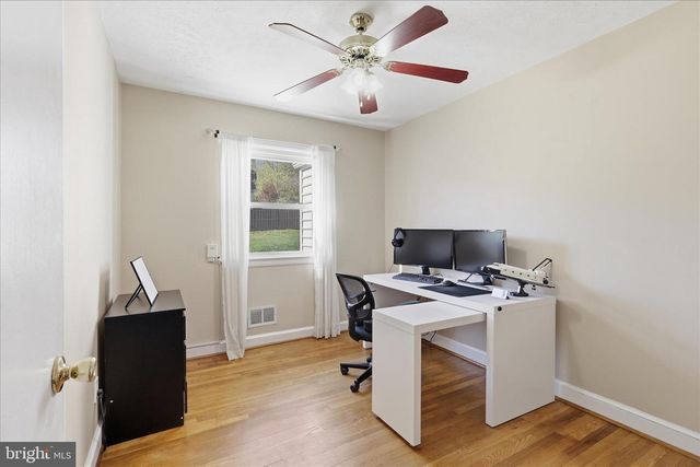100 TAPAWINGO RD SE, Vienna, VA 22180