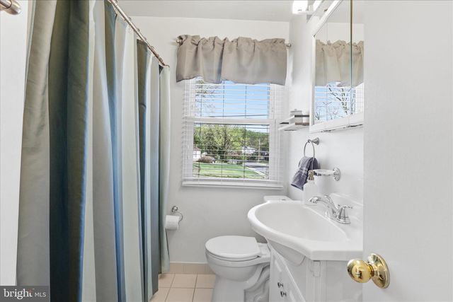 100 TAPAWINGO RD SE, Vienna, VA 22180