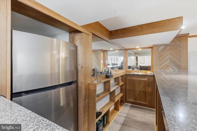 100 TAPAWINGO RD SE, Vienna, VA 22180