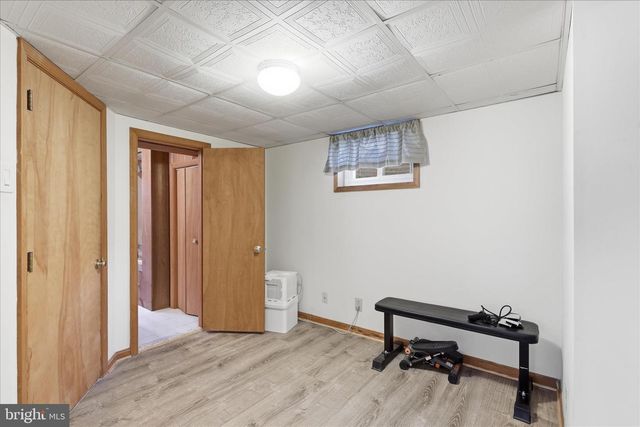 100 TAPAWINGO RD SE, Vienna, VA 22180
