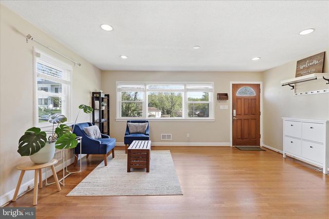 100 TAPAWINGO RD SE, Vienna, VA 22180