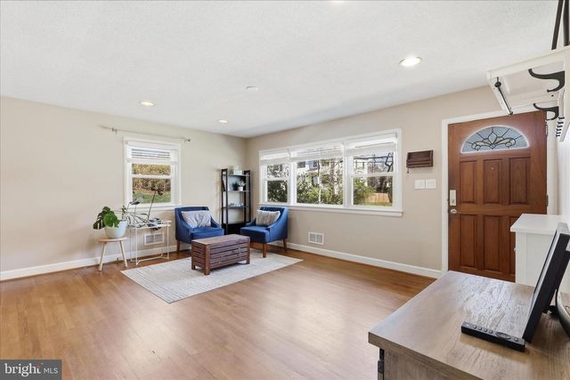 100 TAPAWINGO RD SE, Vienna, VA 22180