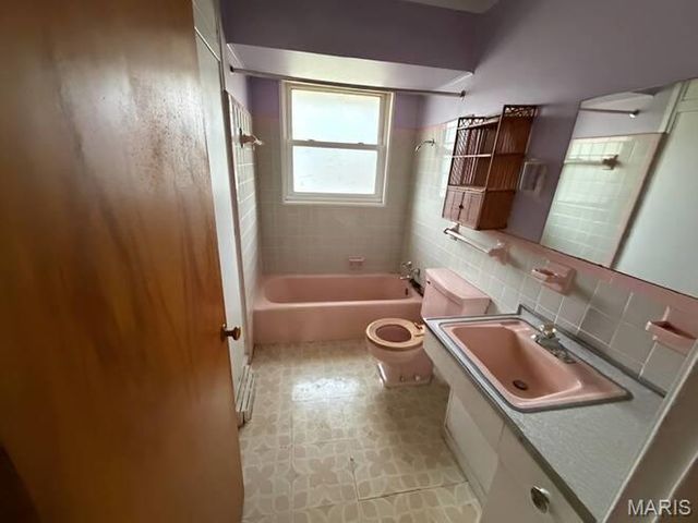 9468 HALLS FERRY Road, St Louis, MO 63136