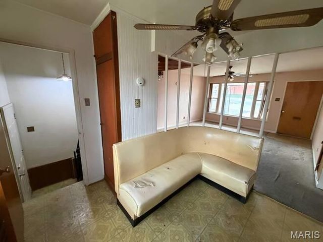 9468 HALLS FERRY Road, St Louis, MO 63136