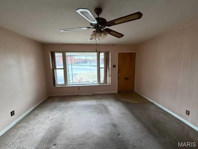 9468 HALLS FERRY Road, St Louis, MO 63136