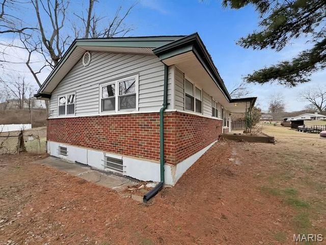 9468 HALLS FERRY Road, St Louis, MO 63136