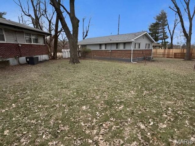 9468 HALLS FERRY Road, St Louis, MO 63136